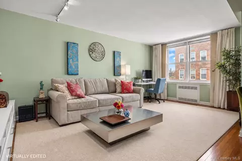 31-85 Crescent St #516, Astoria, NY 11106