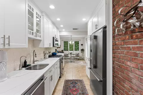 Kitchen - 30 Range Dr, Merrick, NY 11566 photo 1 of 3