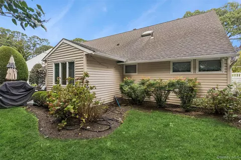 Exterior - 30 Range Dr, Merrick, NY 11566 photo 5 of 7