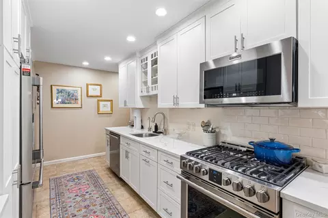 Kitchen - 30 Range Dr, Merrick, NY 11566 photo 3 of 3