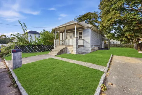 137 43rd St, Copiague, NY 11726