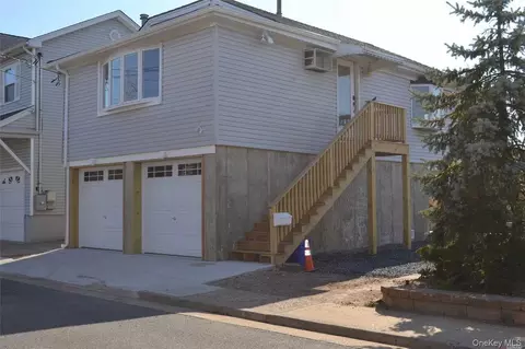 172 Sportsmans Ave, Freeport, NY 11520