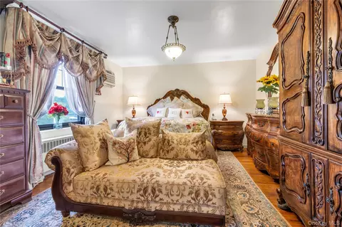 Bedroom - 70-79 Park Dr E #B, Flushing, NY 11367 photo 1 of 2