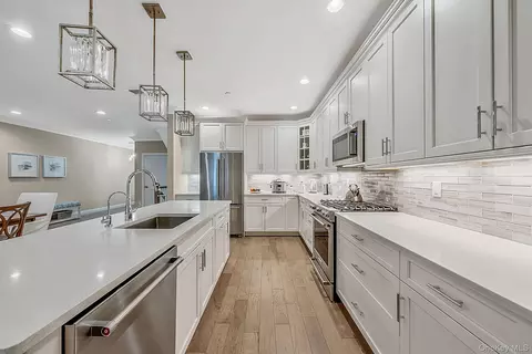 Kitchen - 52102 Beech Tree Ln, Plainview, NY 11803 photo 2 of 3