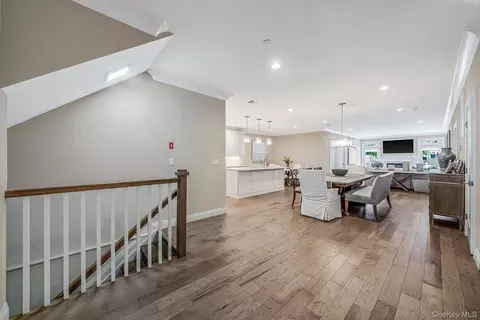 Entry Way - 52102 Beech Tree Ln, Plainview, NY 11803 photo 1 of 2
