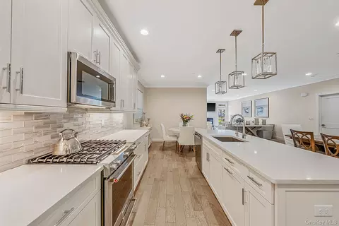 Kitchen - 52102 Beech Tree Ln, Plainview, NY 11803 photo 3 of 3