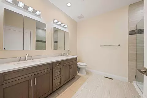 Bath - 52102 Beech Tree Ln, Plainview, NY 11803 photo 1 of 4