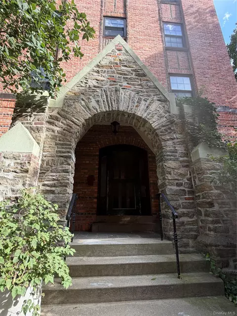 828 Bronx River Rd #1AD, Bronxville, NY 10708