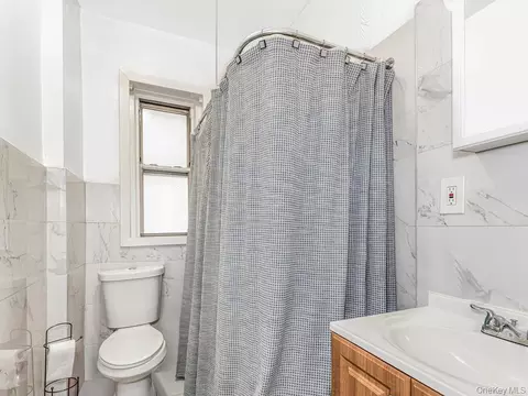 Bath - 1035 Elder Ave, New York, NY 10472 photo 2 of 3