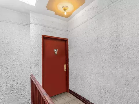 Entry Way - 1035 Elder Ave, New York, NY 10472 photo 3 of 5