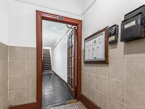Entry Way - 1035 Elder Ave, New York, NY 10472 photo 1 of 5