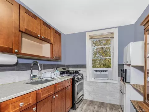 Kitchen - 1035 Elder Ave, New York, NY 10472 photo 1 of 2