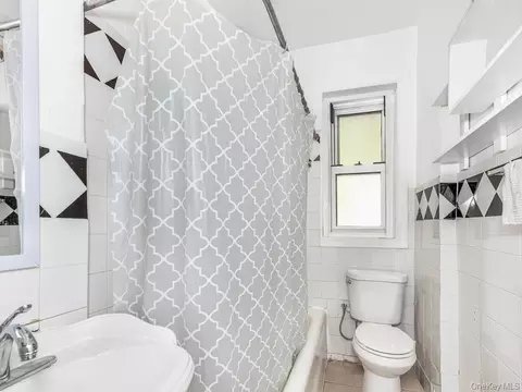 Bath - 1035 Elder Ave, New York, NY 10472 photo 1 of 3