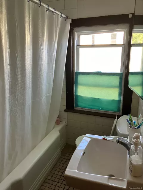 Bath - 51 Thompson St, Poughkeepsie, NY 12601 photo 2 of 2