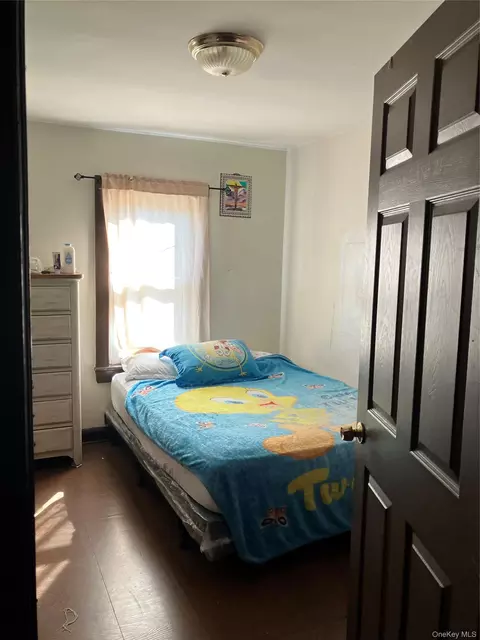 Bedroom - 51 Thompson St, Poughkeepsie, NY 12601 photo 1 of 4