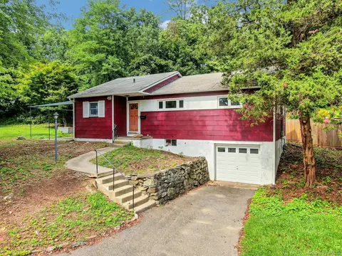 277 Crest Dr, Greenburgh, NY 10591