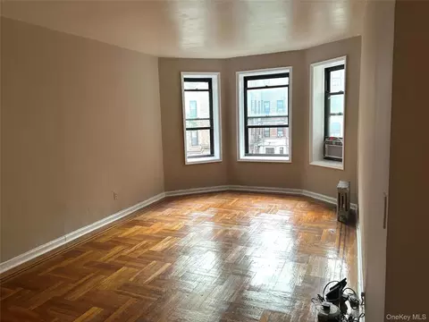 758 Brady Ct #214, New York, NY 10462