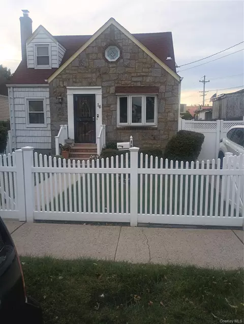 16 Stone St, Elmont, NY 11003