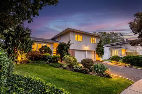 1875 Julian Ln, Merrick, NY 11566
