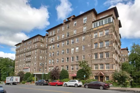 16 N Chatsworth St #311, Larchmont, NY 10538