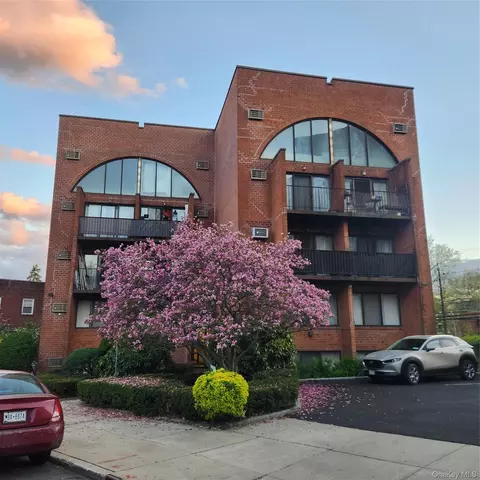 84-62 Austin St #C3, Kew Gardens, NY 11415