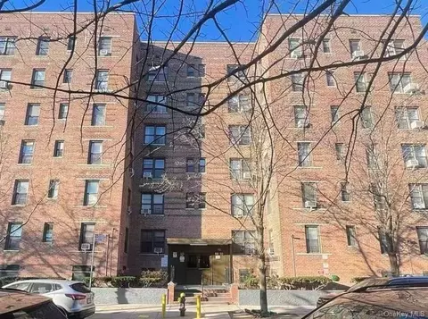 88-30 182nd St #3G, New York, NY 11423