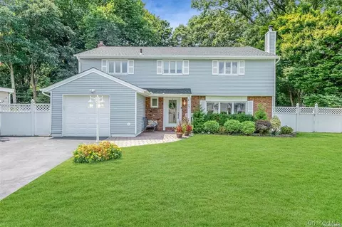 23 Barry Dr, Glen Cove, NY 11542