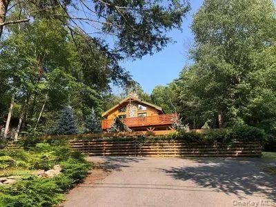 162 Lakeshore Dr, Thompson, NY 12701