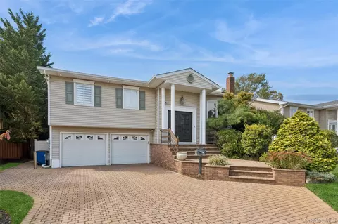 1650 James St, Merrick, NY 11566