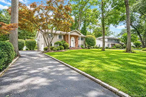 3 Oasis Pl, East Northport, NY 11731