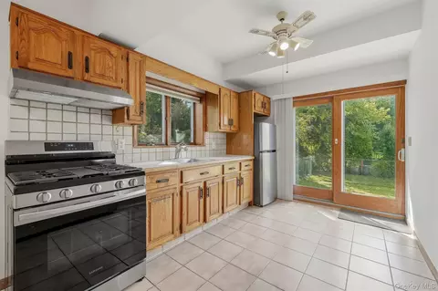 Kitchen - 38 Wall St, Mount Pleasant, NY 10595 photo 10 of 10