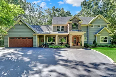 53 Bell Cir, Port Jefferson, NY 11777