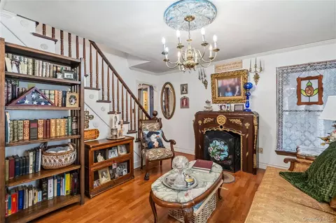 Living - 92 Jennings Ave, Patchogue, NY 11772 photo 2 of 5