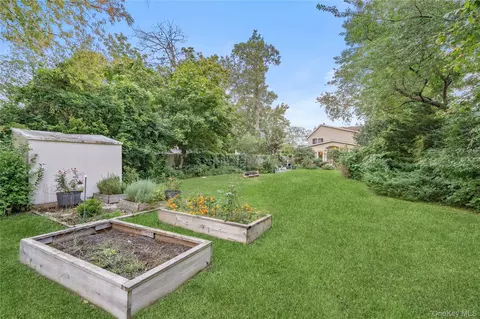 Exterior - 92 Jennings Ave, Patchogue, NY 11772 photo 5 of 7