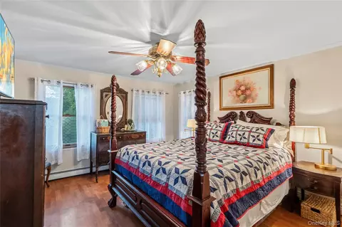 Bedroom - 92 Jennings Ave, Patchogue, NY 11772 photo 3 of 4