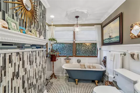 Bath - 92 Jennings Ave, Patchogue, NY 11772 photo 1 of 2
