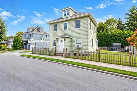 46 Glenlawn Ave, Sea Cliff, NY 11579