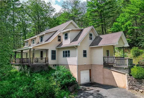 20 Rustic Hills Rd, Mamakating, NY 12785