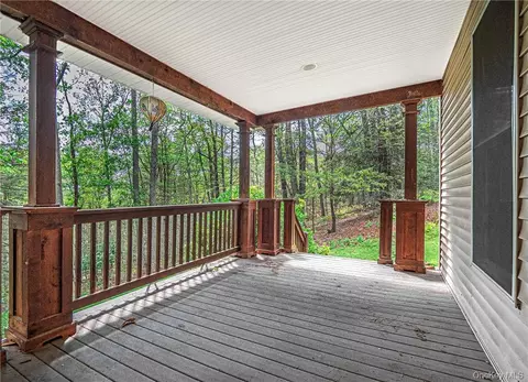 20 Rustic Hills Rd, Mamakating, NY 12785