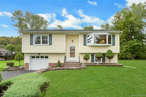 17 Hunter St, Highland Mills, NY 10930