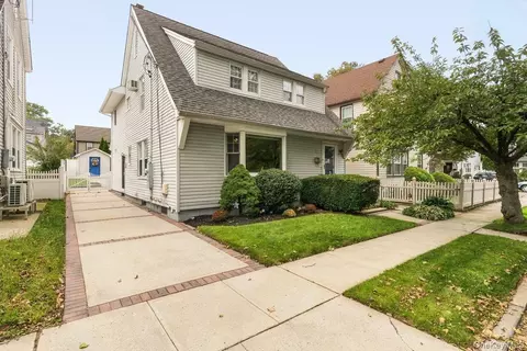 30 Astor Pl, North Hempstead, NY 11596