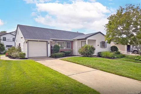 3566 Anita Ln, Wantagh, NY 11793
