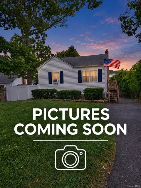 82 Rugby Dr, Shirley, NY 11967