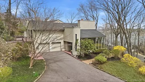 40 Idle Day Dr, Centerport, NY 11721