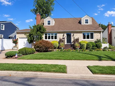 169 Doris Ave, Franklin Square, NY 11010