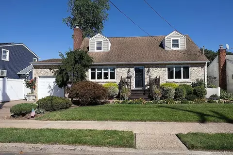 169 Doris Ave, Franklin Square, NY 11010