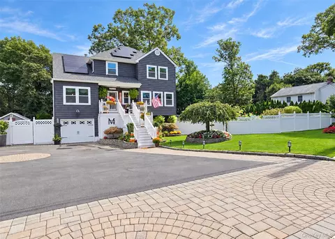 521 Park Ave, Centereach, NY 11720