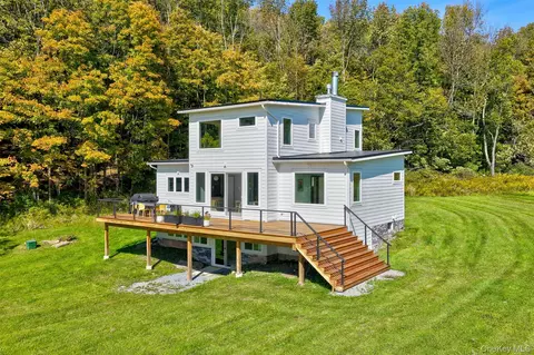 68 Overlook Cir, Fremont, NY 12736