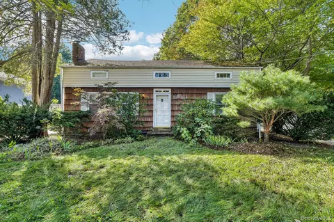 18 Wrana St, Medford, NY 11763