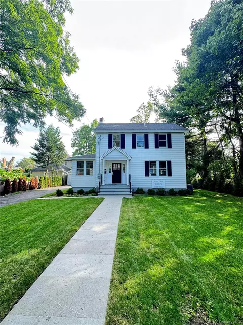 118 Willow St, North Hempstead, NY 11577